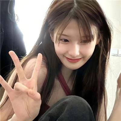 社交平台实拍：豪门千金出道颜值引争议，品牌方解约